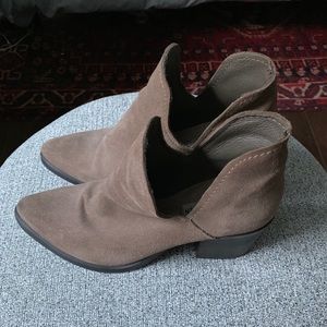 steve madden aker bootie cognac
